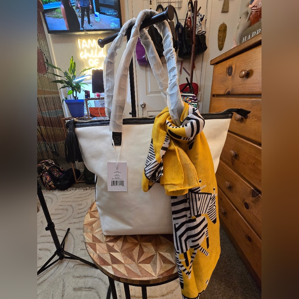 ⏩️ Large Walter Baker White/Black Tote with Vibrant Accent Scarf Included NWT